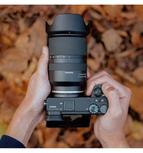 Cargar imagen en el visor de la galería, Tamron 17-70mm F/2.8 Di III-A VC RXD para Sony E