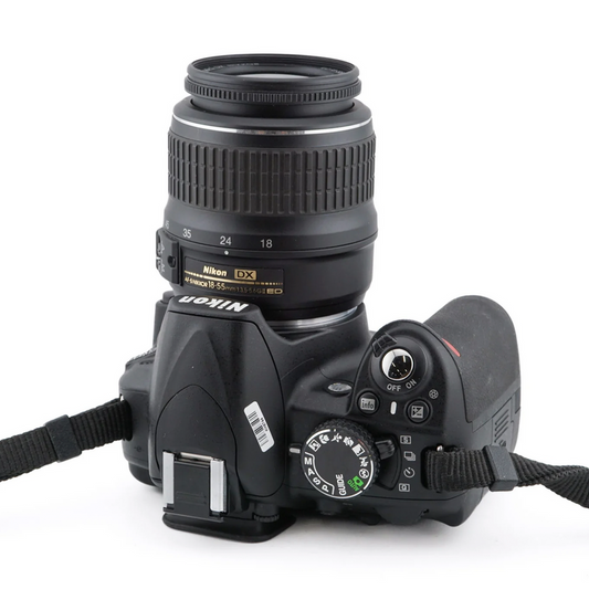 Nikon D3100 + 18-55mm f3.5-5.6 G ED II AF-S Nikkor